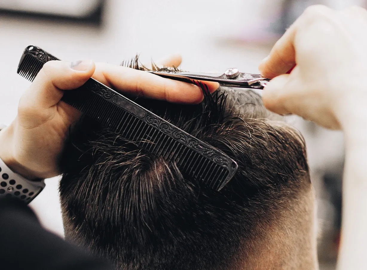高度な技術を持つ理容師が施術を担当